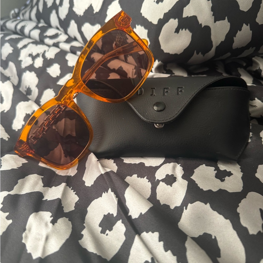 Diff orange sunglasses with gold sides